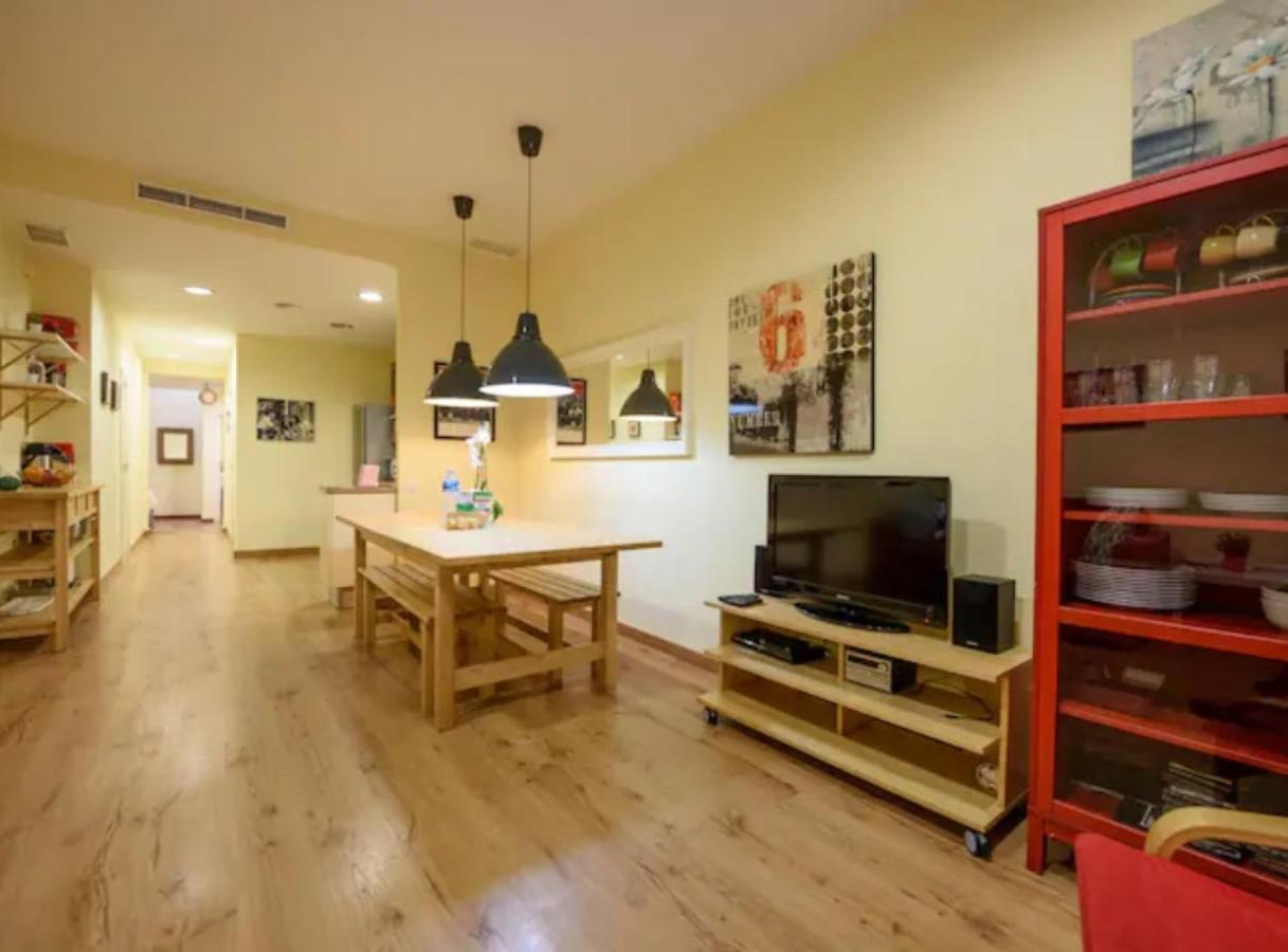Ramblasrentals Chic & Spacious Flat Pool Table 15M Ramblas - Parking - Wifi Barcelona Exteriör bild