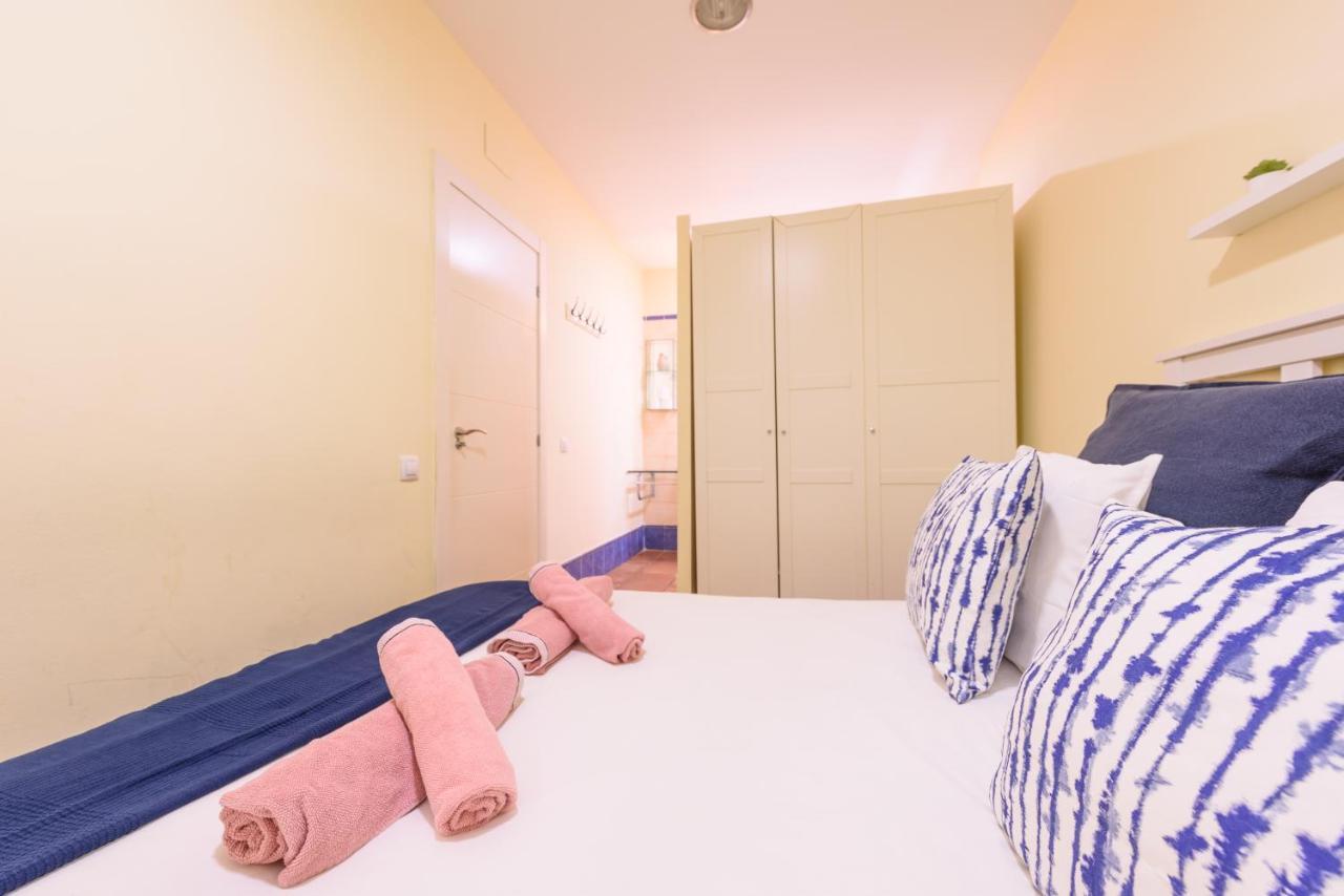 Ramblasrentals Chic & Spacious Flat Pool Table 15M Ramblas - Parking - Wifi Barcelona Exteriör bild