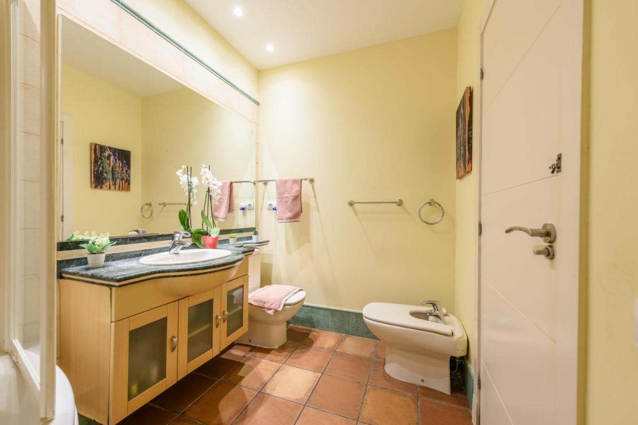Ramblasrentals Chic & Spacious Flat Pool Table 15M Ramblas - Parking - Wifi Barcelona Exteriör bild