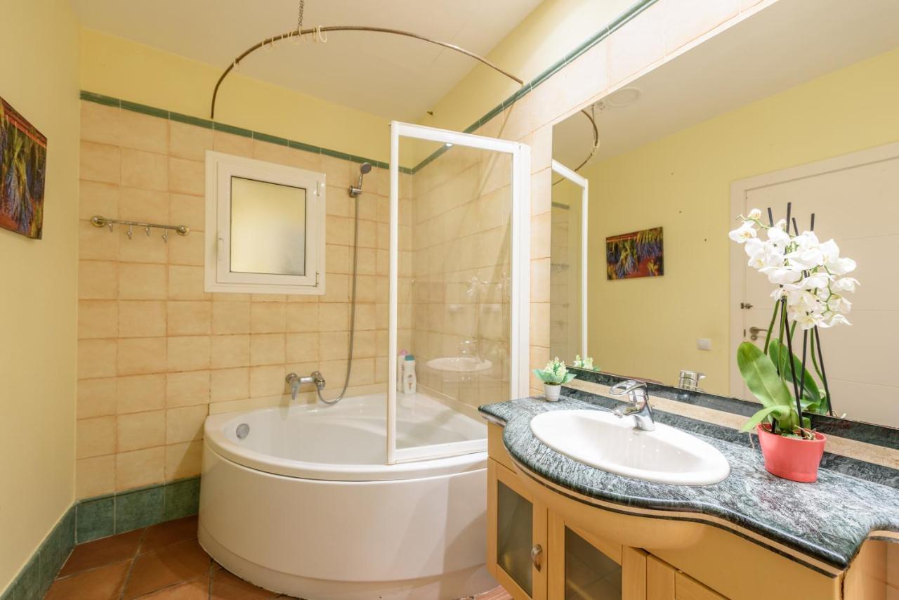 Ramblasrentals Chic & Spacious Flat Pool Table 15M Ramblas - Parking - Wifi Barcelona Exteriör bild
